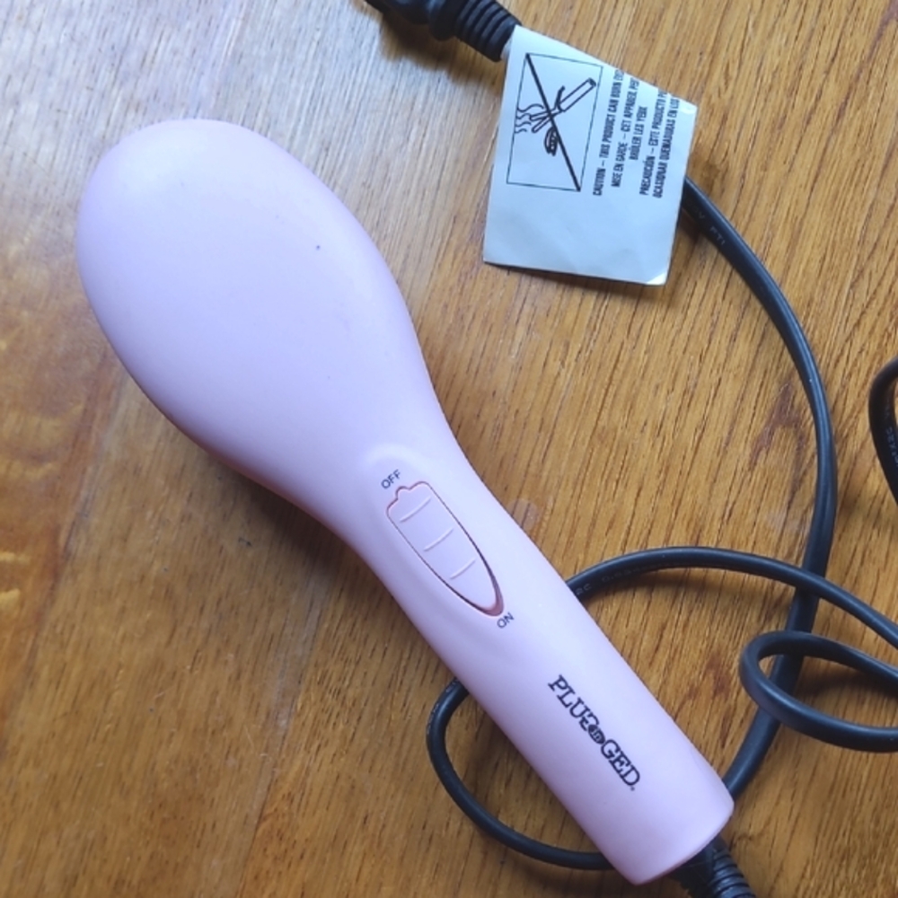 "Plugged In" Ceramic Mini Straightening Brush